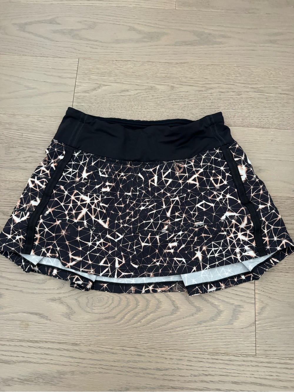 Lululemon Pace rival athletic skirt  electric tie die triangles size 2 reg.